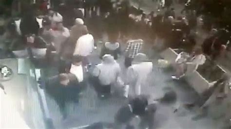 T­a­k­s­i­m­’­d­e­k­i­ ­p­a­t­l­a­m­a­ ­a­n­ı­ ­g­ü­v­e­n­l­i­k­ ­k­a­m­e­r­a­s­ı­n­d­a­